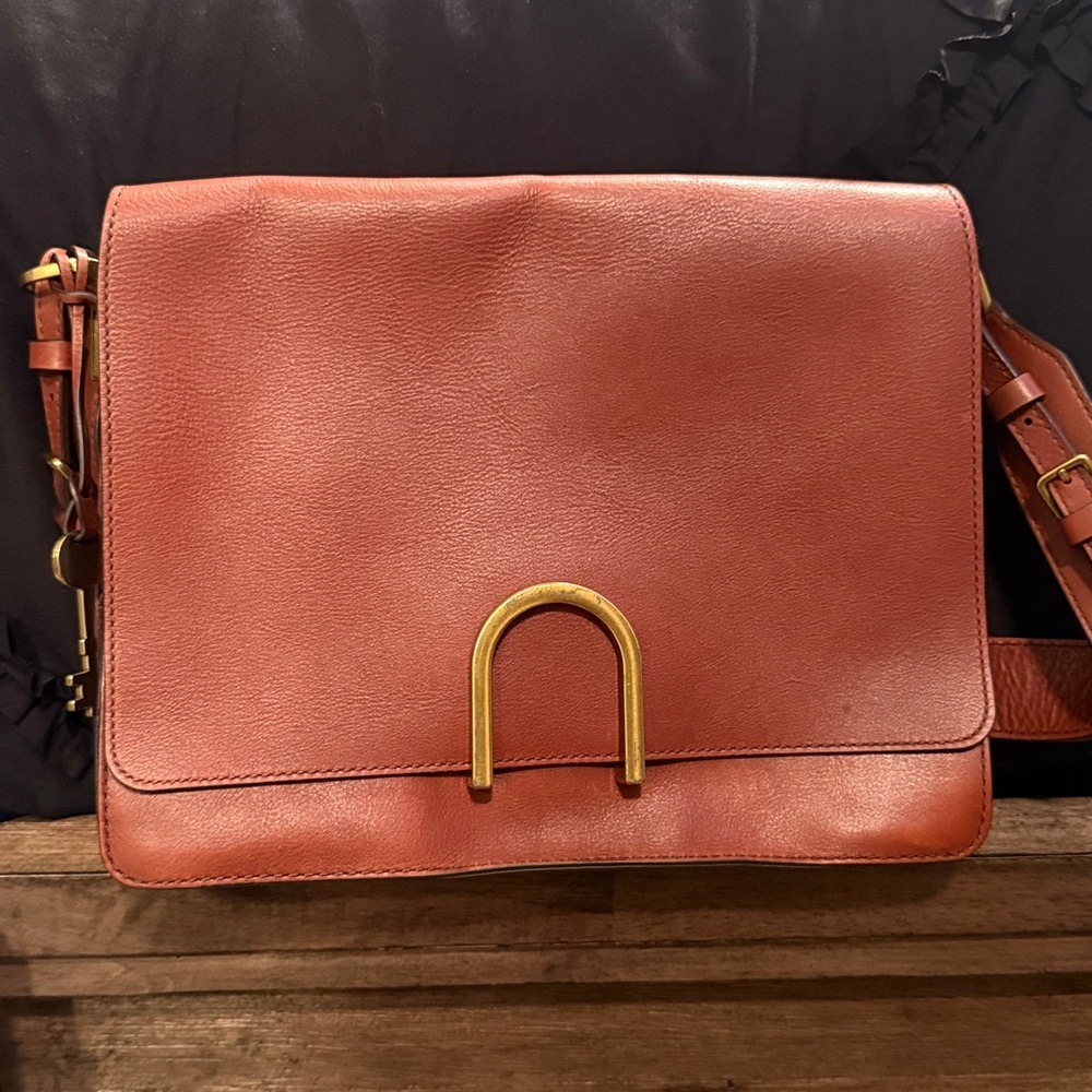 Fossil Shoulder Bag in Rich Brown with Gold Accent